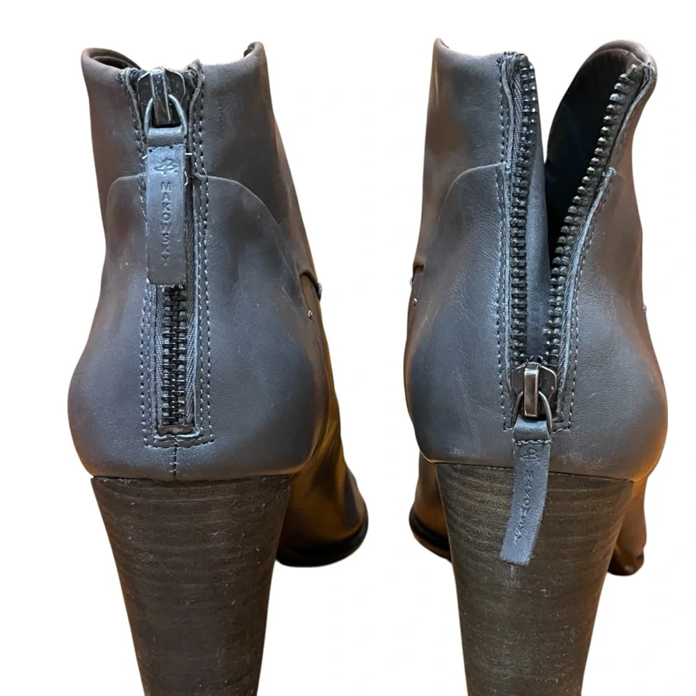 B. Makowsky Gray Leather Ankle Boots Block Heel Back Zip Pointed Curvy Booties